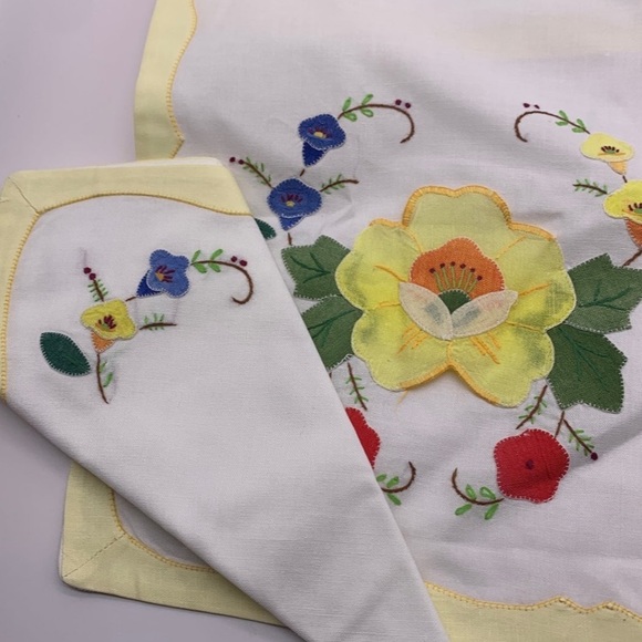2 Vintage yellow embroidered flowers unique sets of cloth placemats with napkins - Picture 6 of 12